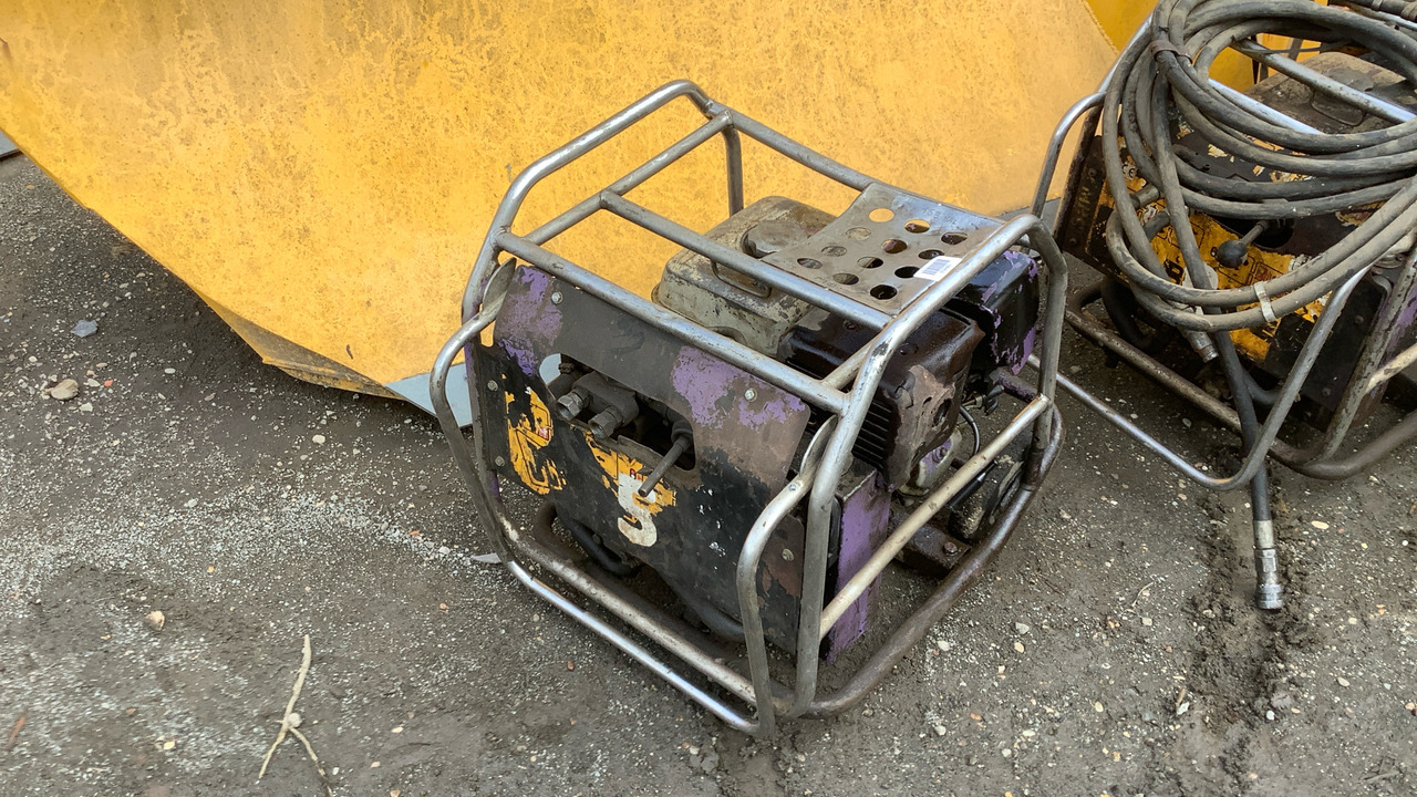 JCB BEAVER - Строително оборудване: снимка 1 JCB BEAVER - Строително оборудване: снимка 1