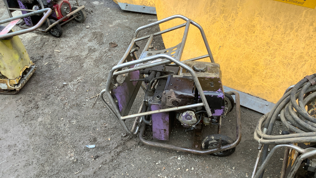 JCB BEAVER - Строително оборудване: снимка 5 JCB BEAVER - Строително оборудване: снимка 5