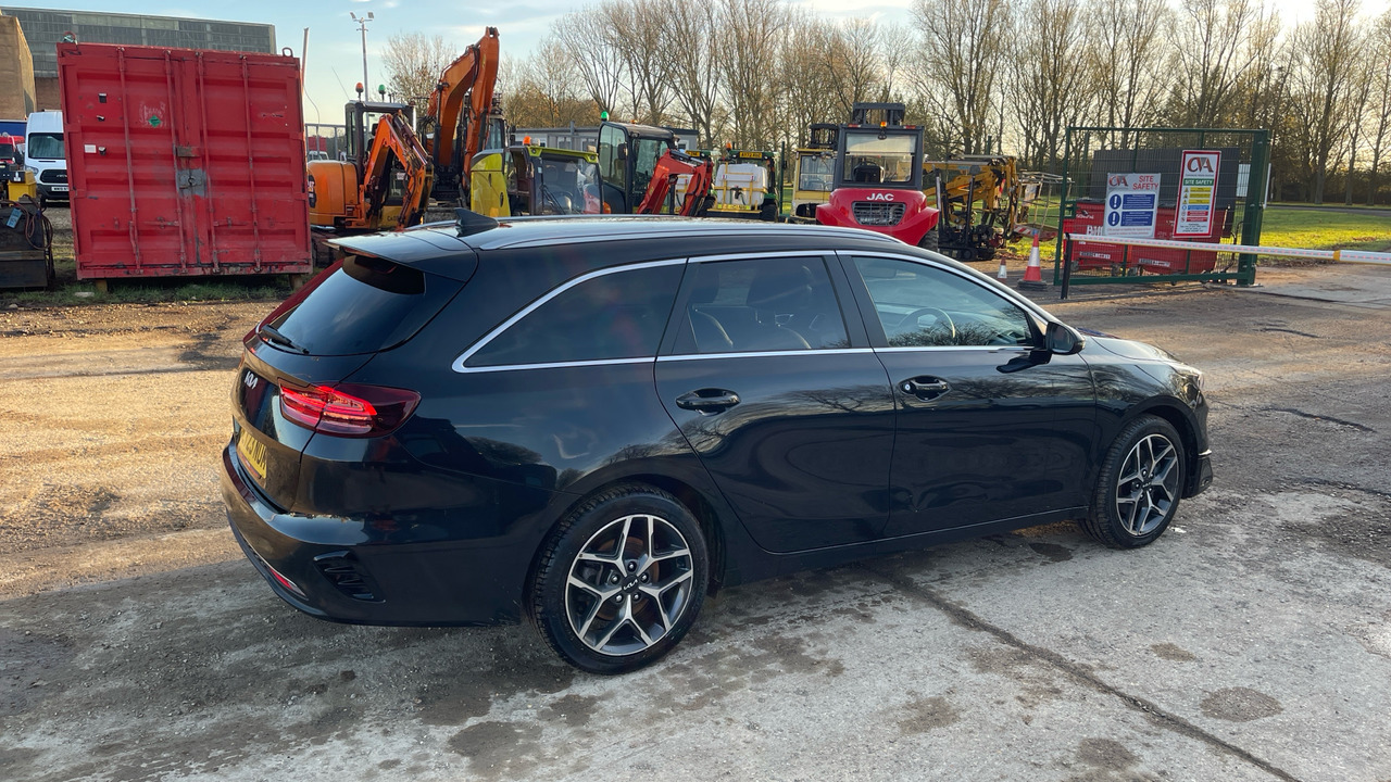 Kia Ceed 3 1.5 GDI ISG - Комби: снимка 4 Kia Ceed 3 1.5 GDI ISG - Комби: снимка 4