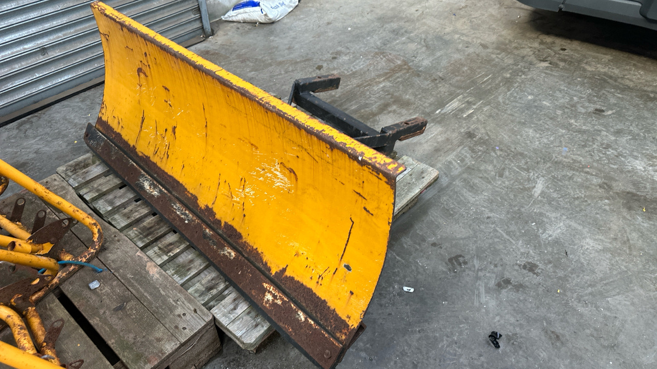 LEWIS SNOW PLOUGH - Строително оборудване: снимка 1 LEWIS SNOW PLOUGH - Строително оборудване: снимка 1