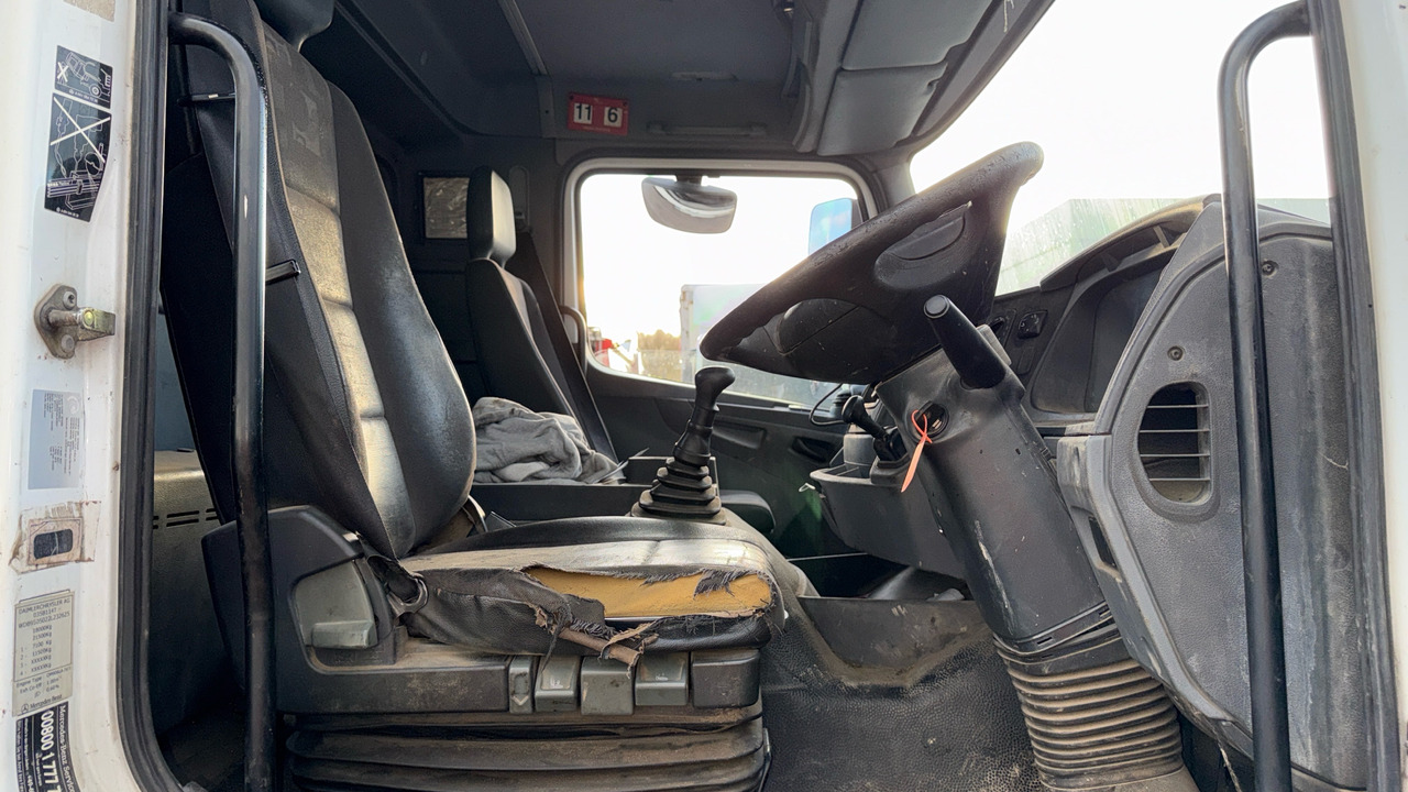 MERCEDES-BENZ AXOR 1824 - Техника за слагане на асфалт: снимка 5 MERCEDES-BENZ AXOR 1824 - Техника за слагане на асфалт: снимка 5