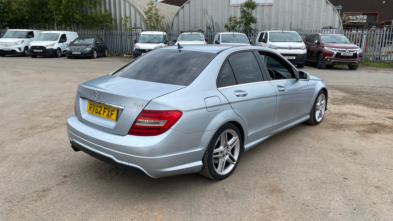 MERCEDES-BENZ C CLASS C220 CDI BLUEEFFICIENCY AMG - Седан: снимка 4 MERCEDES-BENZ C CLASS C220 CDI BLUEEFFICIENCY AMG - Седан: снимка 4