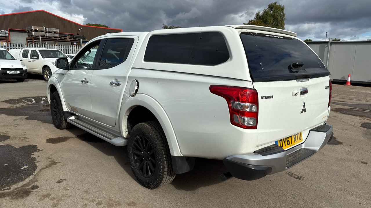 MITSUBISHI L200 2.4 DI-D 178 WARRIOR - Пикап, Бус с двойна кабина: снимка 3 MITSUBISHI L200 2.4 DI-D 178 WARRIOR - Пикап, Бус с двойна кабина: снимка 3