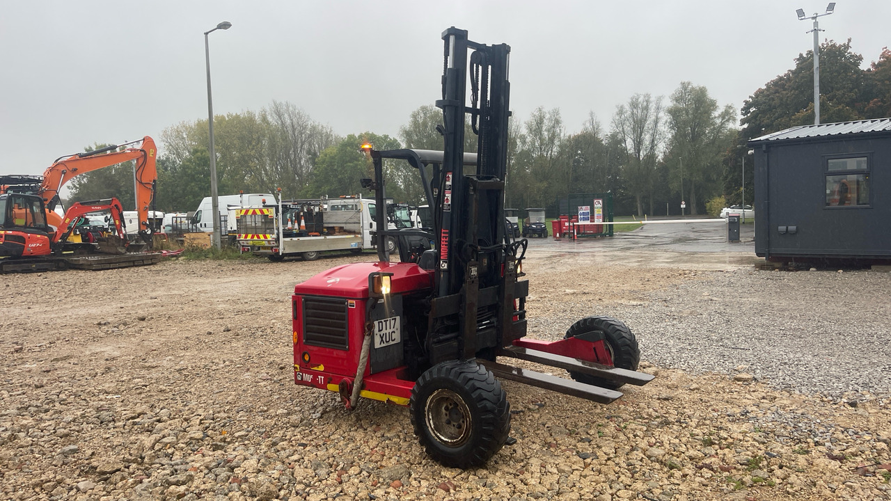 MOFFETT M4 20.3 - Мотокар за монтаж на камиони: снимка 2 MOFFETT M4 20.3 - Мотокар за монтаж на камиони: снимка 2