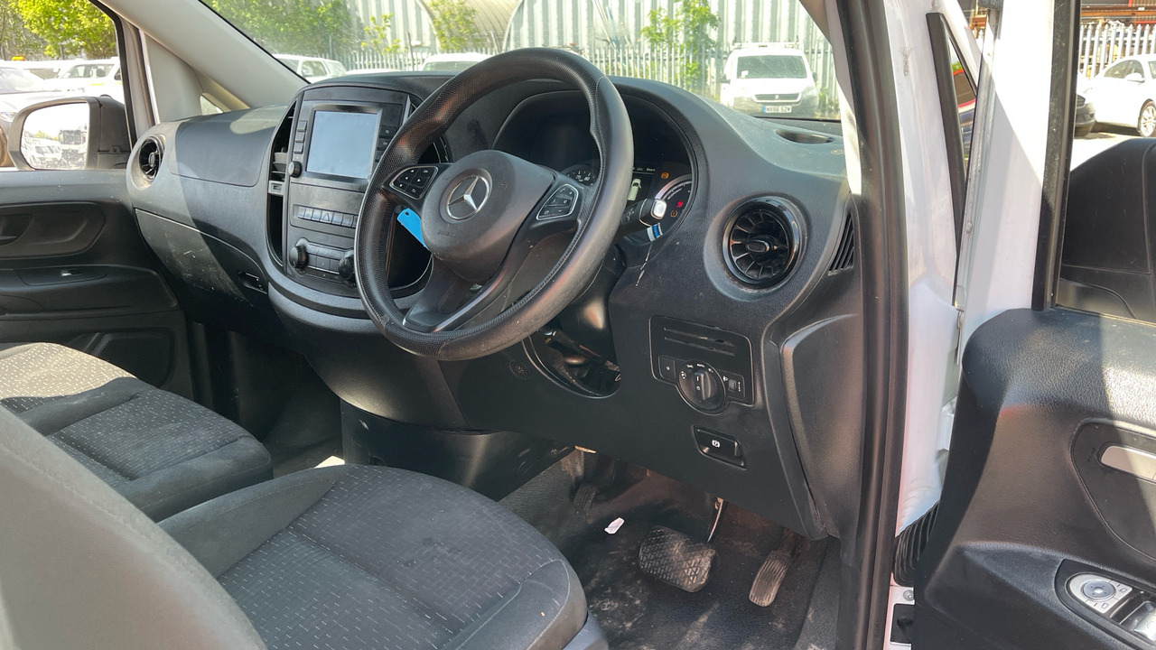 Mercedes-Benz eVito 85KW Progressive - Товарен бус, Електрически бус: снимка 5 Mercedes-Benz eVito 85KW Progressive - Товарен бус, Електрически бус: снимка 5