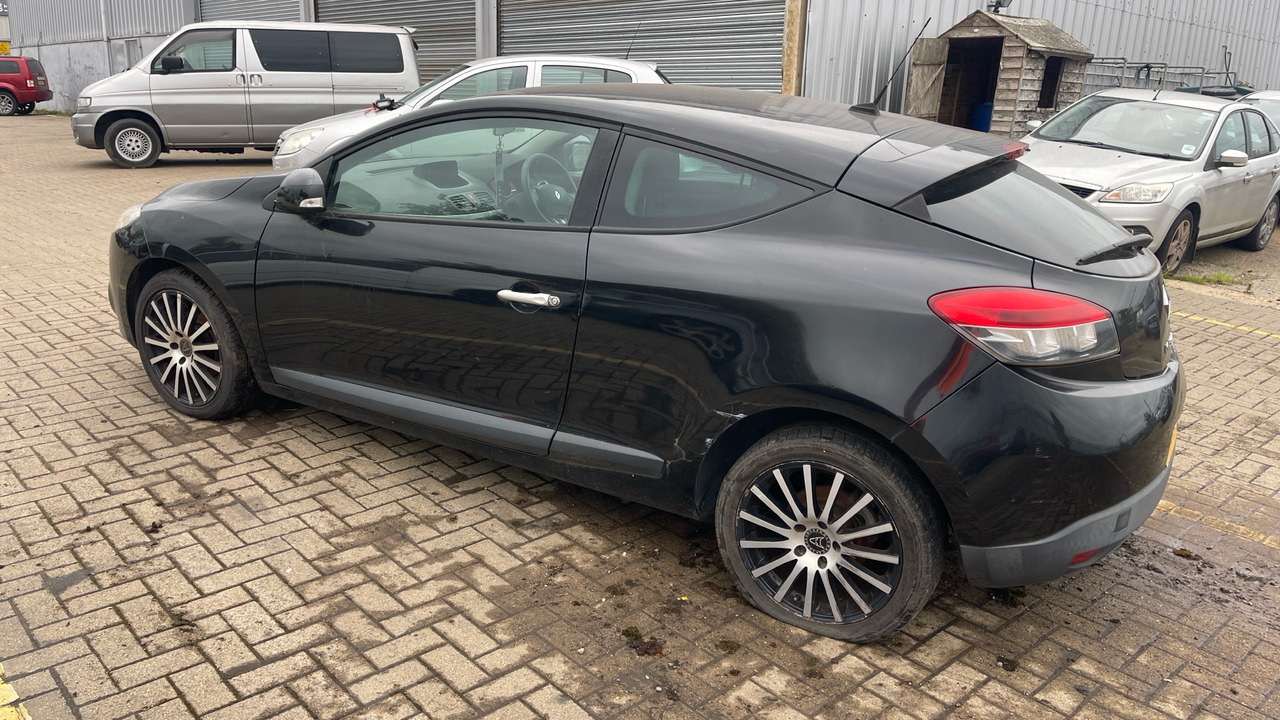 RENAULT MEGANE 1.6 DYNAMIQUE - Хечбек: снимка 3 RENAULT MEGANE 1.6 DYNAMIQUE - Хечбек: снимка 3
