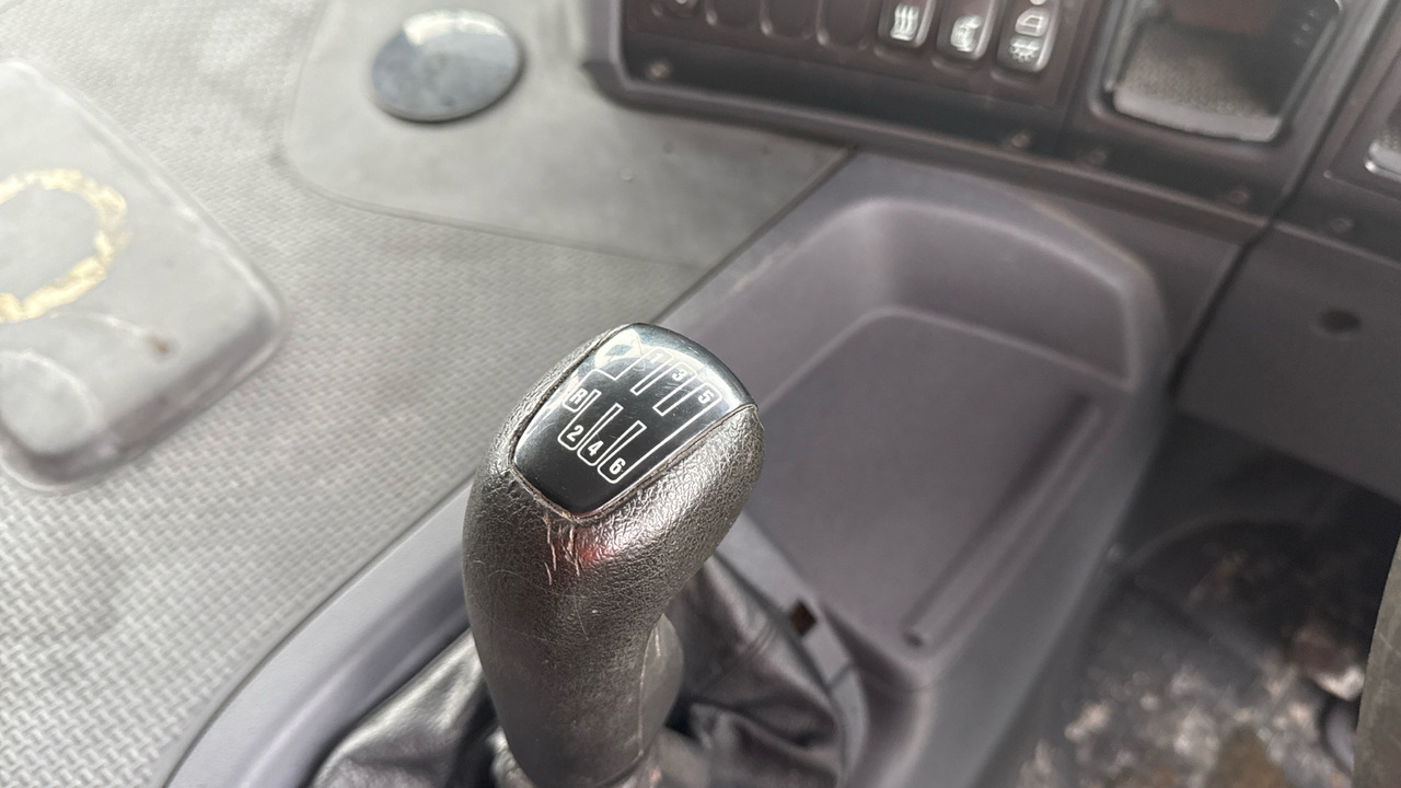 Шаси кабина SCANIA P 230: снимка 10 Шаси кабина SCANIA P 230: снимка 10