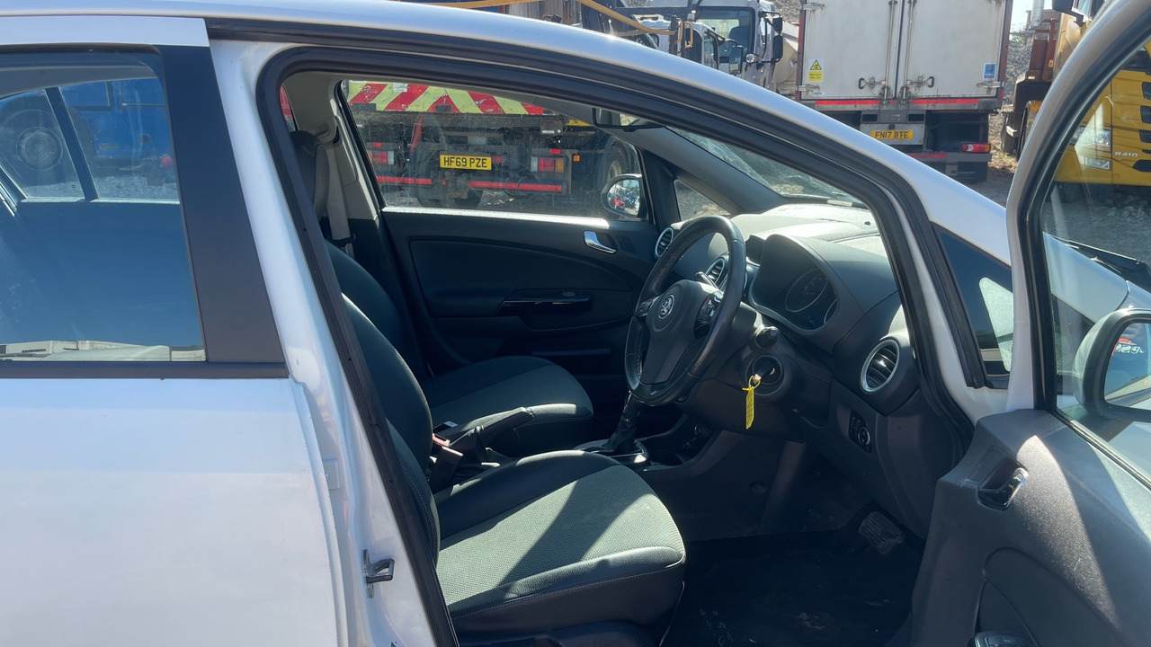 VAUXHALL CORSA 1.4I - Хечбек: снимка 5 VAUXHALL CORSA 1.4I - Хечбек: снимка 5