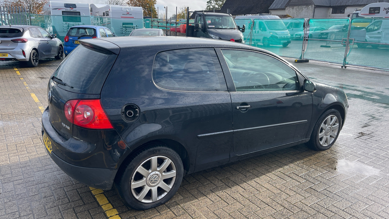 VOLKSWAGEN GOLF 2.0 GT FSI - Хечбек: снимка 4 VOLKSWAGEN GOLF 2.0 GT FSI - Хечбек: снимка 4