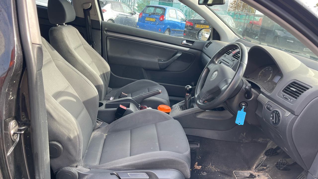 VOLKSWAGEN GOLF 2.0 GT FSI - Хечбек: снимка 5 VOLKSWAGEN GOLF 2.0 GT FSI - Хечбек: снимка 5