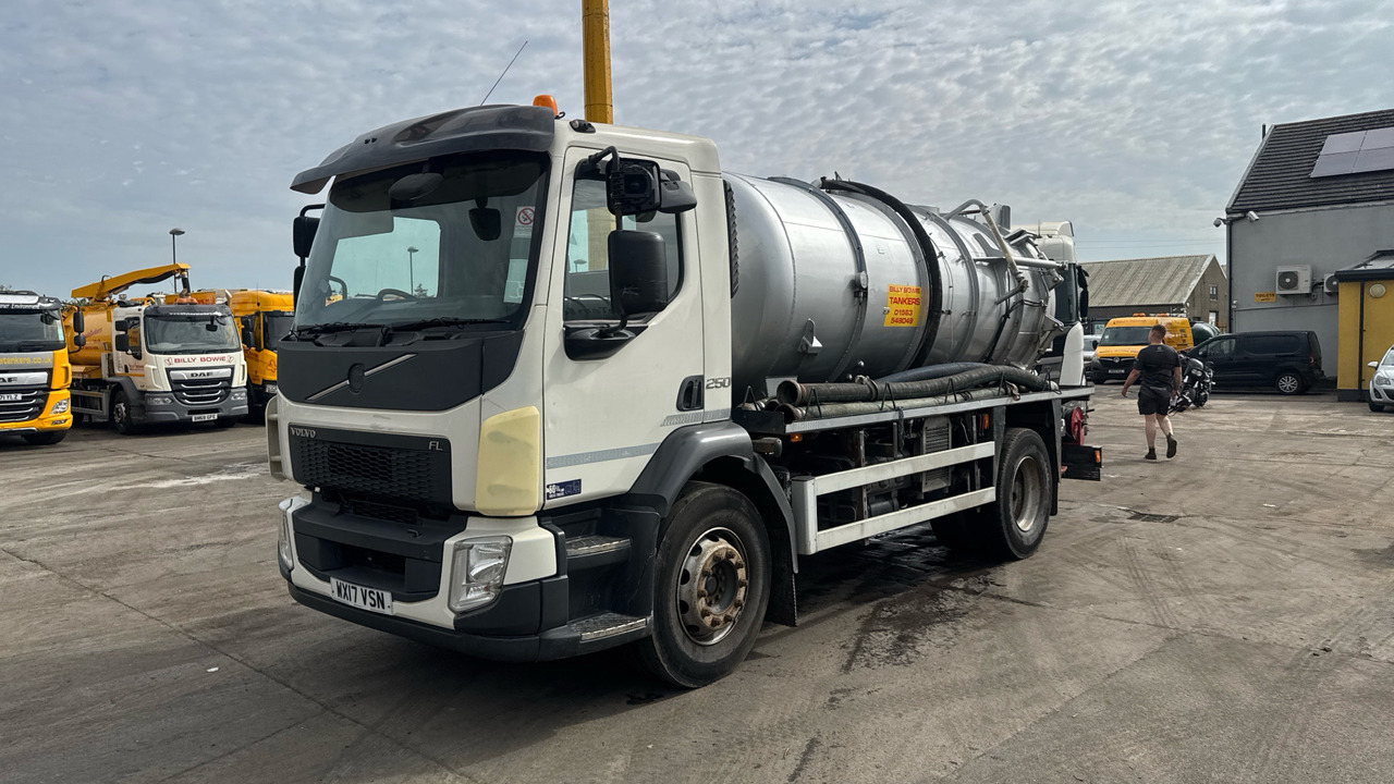 VOLVO FL 250 - Каналопочистваща машина: снимка 2 VOLVO FL 250 - Каналопочистваща машина: снимка 2