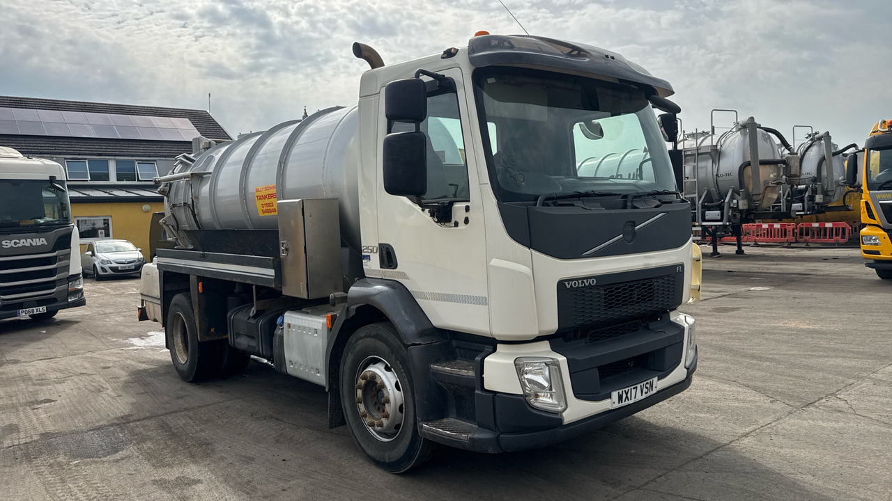 VOLVO FL 250 - Каналопочистваща машина: снимка 1 VOLVO FL 250 - Каналопочистваща машина: снимка 1