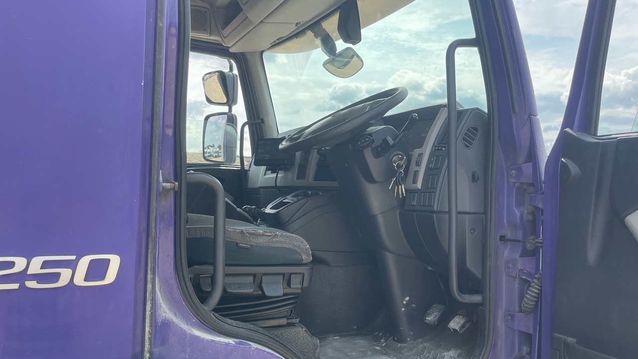 VOLVO FL 250 - Камион с брезент: снимка 5 VOLVO FL 250 - Камион с брезент: снимка 5