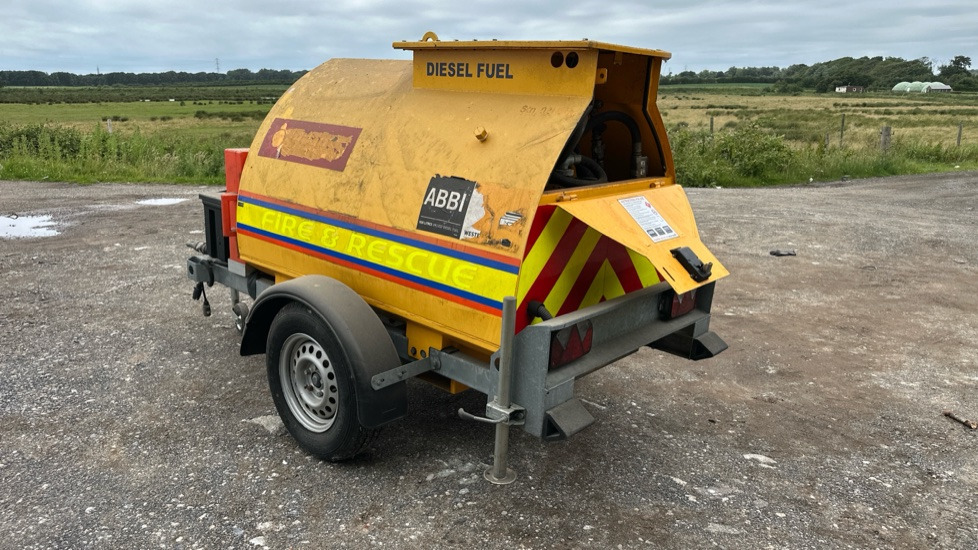 WESTERN FUEL BOWSER 210 - Строително оборудване: снимка 2 WESTERN FUEL BOWSER 210 - Строително оборудване: снимка 2