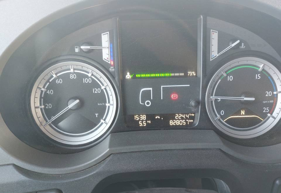 DAF XF 106 BDF JUMBO - Камион с брезент: снимка 4 DAF XF 106 BDF JUMBO - Камион с брезент: снимка 4