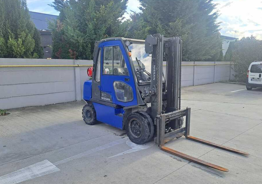 Nissan UG1D2E700683 - Газокар: снимка 3 Nissan UG1D2E700683 - Газокар: снимка 3