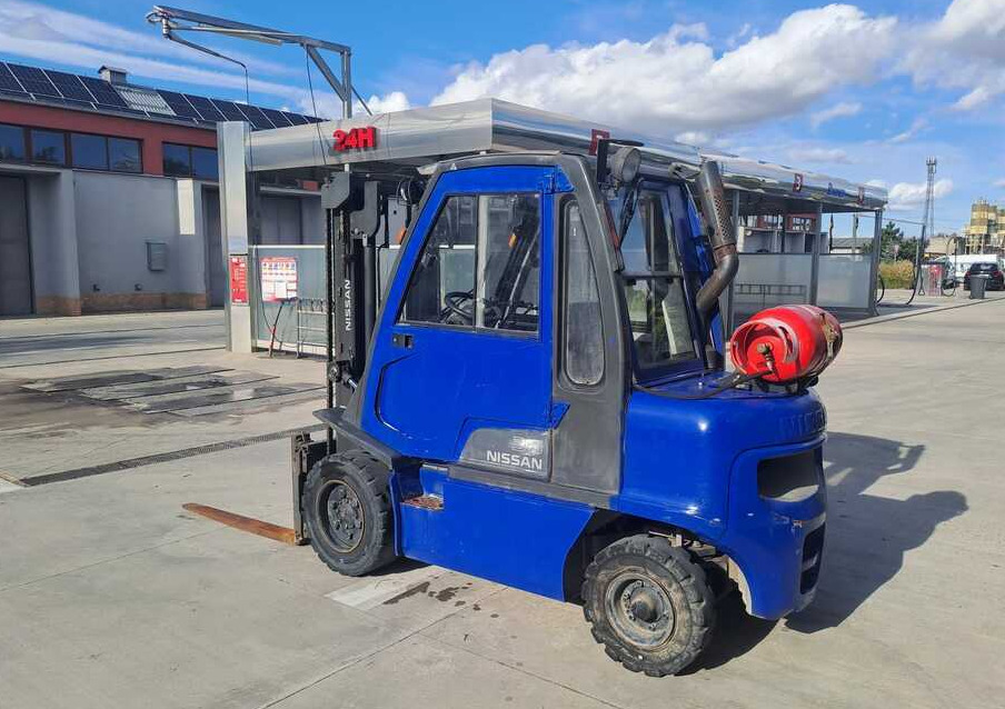 Nissan UG1D2E700683 - Газокар: снимка 1 Nissan UG1D2E700683 - Газокар: снимка 1