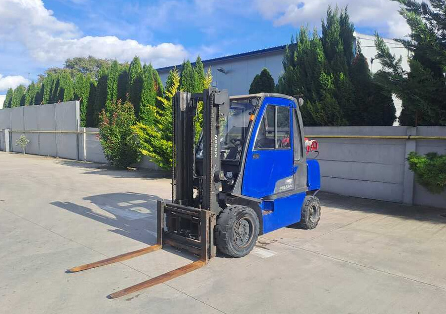 Nissan UG1D2E700683 - Газокар: снимка 2 Nissan UG1D2E700683 - Газокар: снимка 2