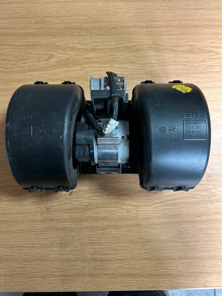 DAF CF Klimaanlage Motor A4584/A4588 - Охладителна система за Камион: снимка 1 DAF CF Klimaanlage Motor A4584/A4588 - Охладителна система за Камион: снимка 1