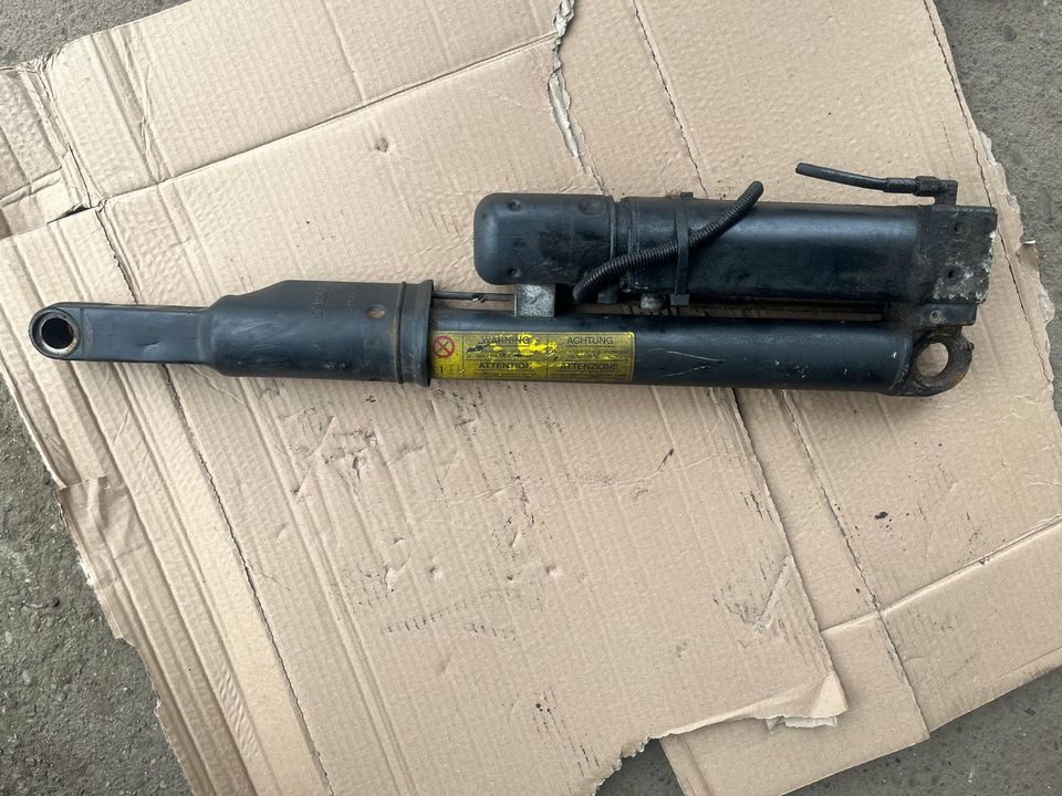 IVECO Stralis 450 Hydraulikzylinder Kippzylinder 500368557 - Хидравличен цилиндър за Камион: снимка 1 IVECO Stralis 450 Hydraulikzylinder Kippzylinder 500368557 - Хидравличен цилиндър за Камион: снимка 1