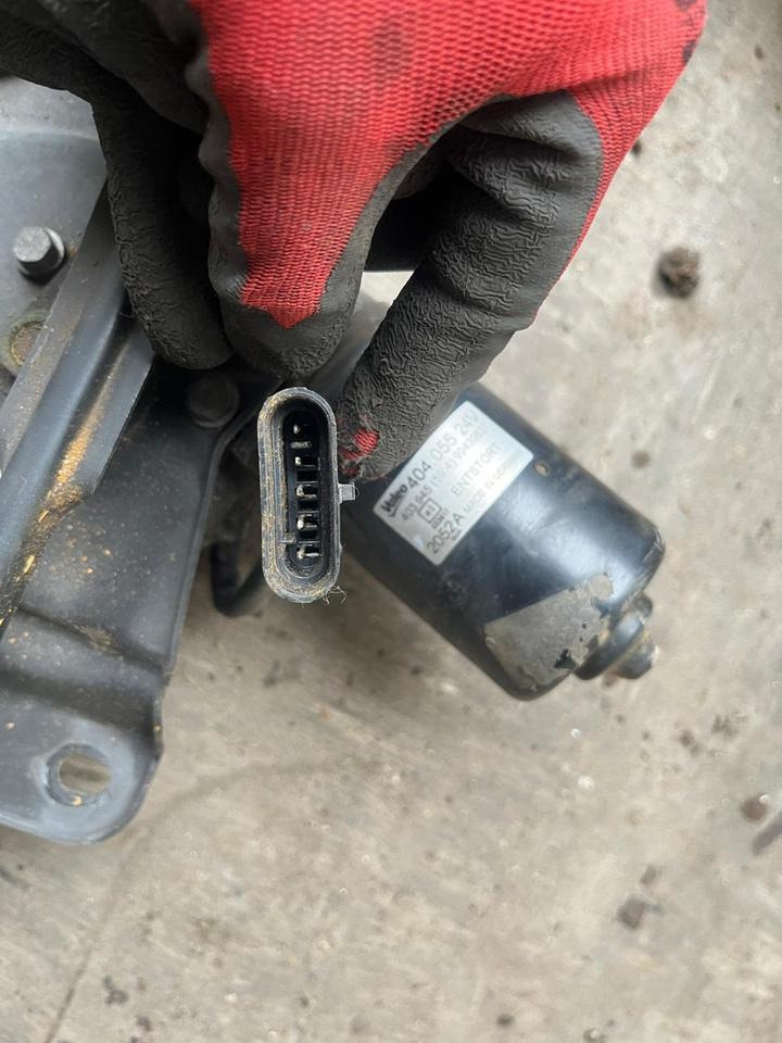 IVECO Stralis Scheibenwischer, Wischergestänge mit Motor 99439637 - Чистачка за Камион: снимка 5 IVECO Stralis Scheibenwischer, Wischergestänge mit Motor 99439637 - Чистачка за Камион: снимка 5