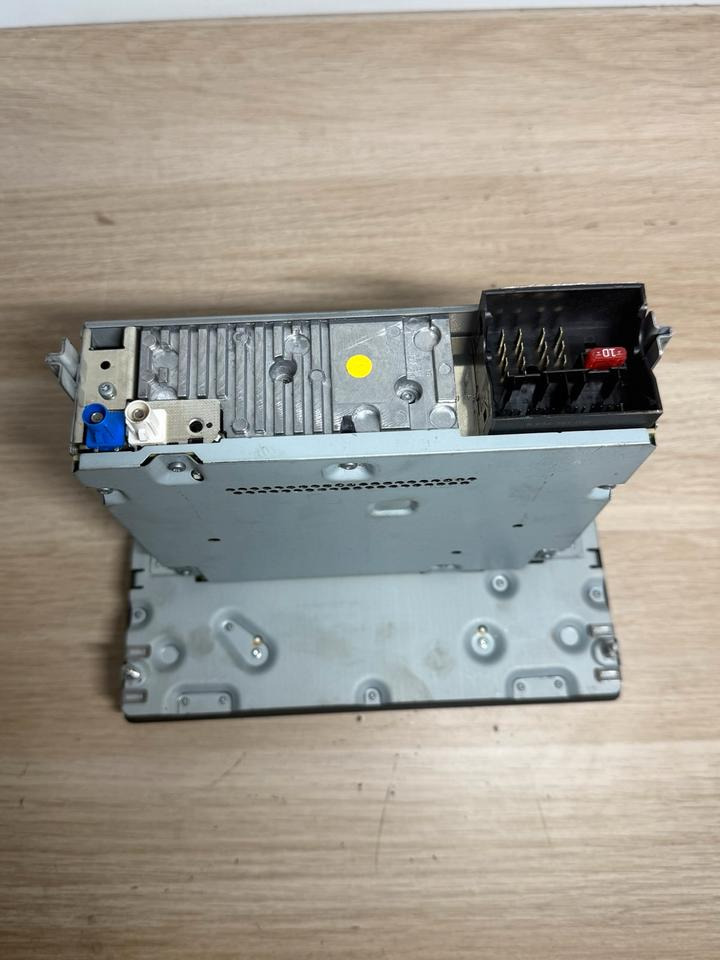 MAN BOSCH Multimedia Radio 81.28100-6026 - Навигационна система за Камион: снимка 4 MAN BOSCH Multimedia Radio 81.28100-6026 - Навигационна система за Камион: снимка 4