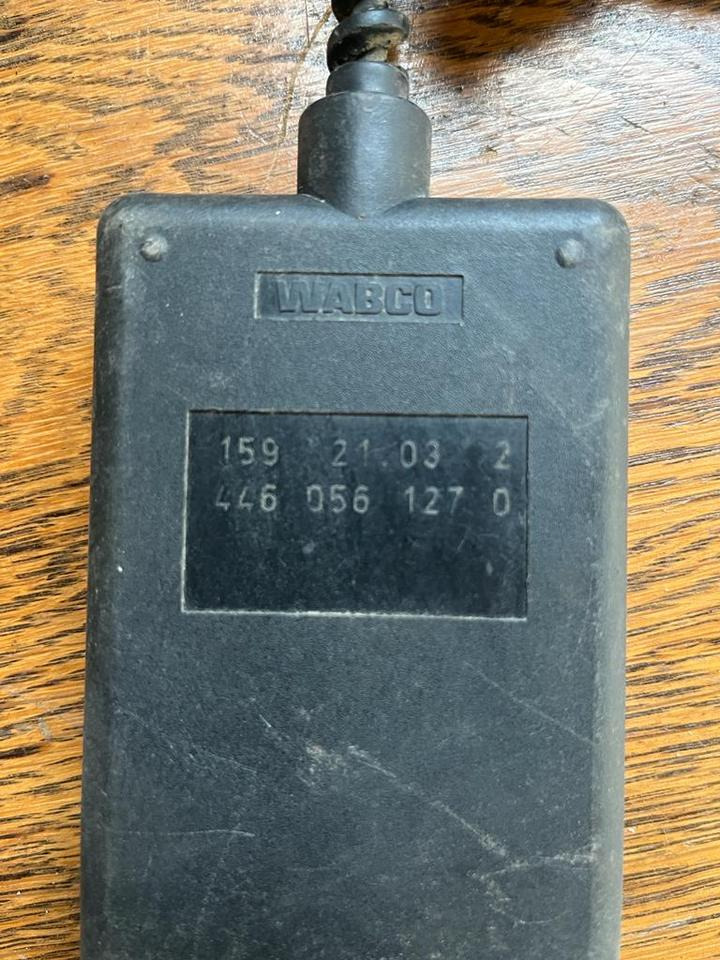 MAN WABCO Bediengerät Fernbedienung Luftfederung 4460561270 - Въздушно окачване за Камион: снимка 2 MAN WABCO Bediengerät Fernbedienung Luftfederung 4460561270 - Въздушно окачване за Камион: снимка 2