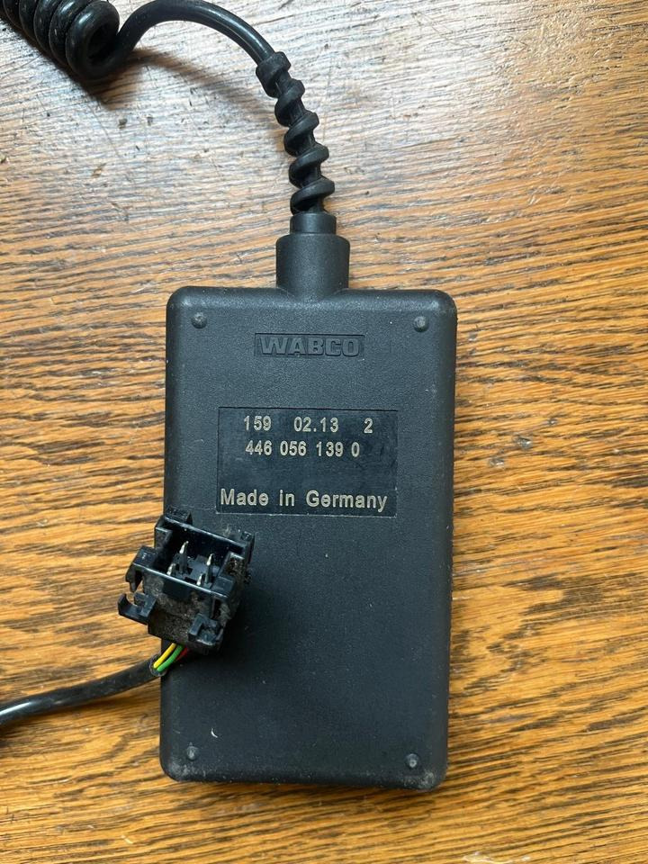 MAN WABCO Bediengerät Fernbedienung Luftfederung 4460561390 - Въздушно окачване за Камион: снимка 2 MAN WABCO Bediengerät Fernbedienung Luftfederung 4460561390 - Въздушно окачване за Камион: снимка 2