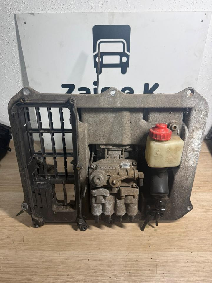 MAN WABCO Fußbremsventil 4800200070 81.52130-6295 - Части на спирачната система за Камион: снимка 1 MAN WABCO Fußbremsventil 4800200070 81.52130-6295 - Части на спирачната система за Камион: снимка 1