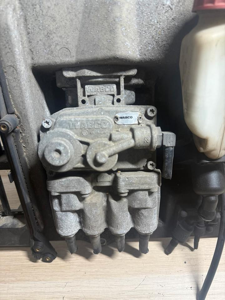 MAN WABCO Fußbremsventil 4800200260 - Части на спирачната система за Камион: снимка 2 MAN WABCO Fußbremsventil 4800200260 - Части на спирачната система за Камион: снимка 2