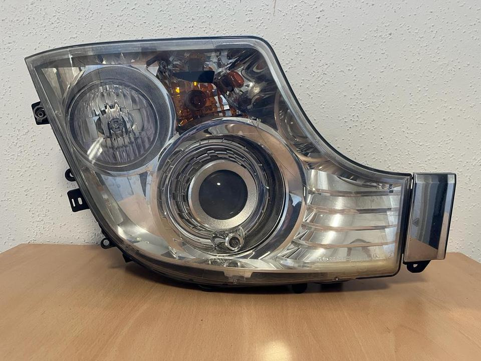 Mercedes Actros Bi Xenon Scheinwerfer Vorne Rechts A9608200739 - Преден фар за Камион: снимка 1 Mercedes Actros Bi Xenon Scheinwerfer Vorne Rechts A9608200739 - Преден фар за Камион: снимка 1