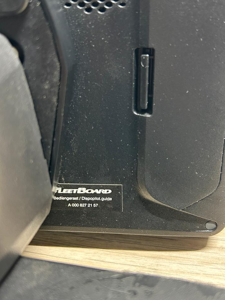 Mercedes Actros MP4 FleetBoard Monitor Display A0008272157 - Тахограф за Камион: снимка 4 Mercedes Actros MP4 FleetBoard Monitor Display A0008272157 - Тахограф за Камион: снимка 4