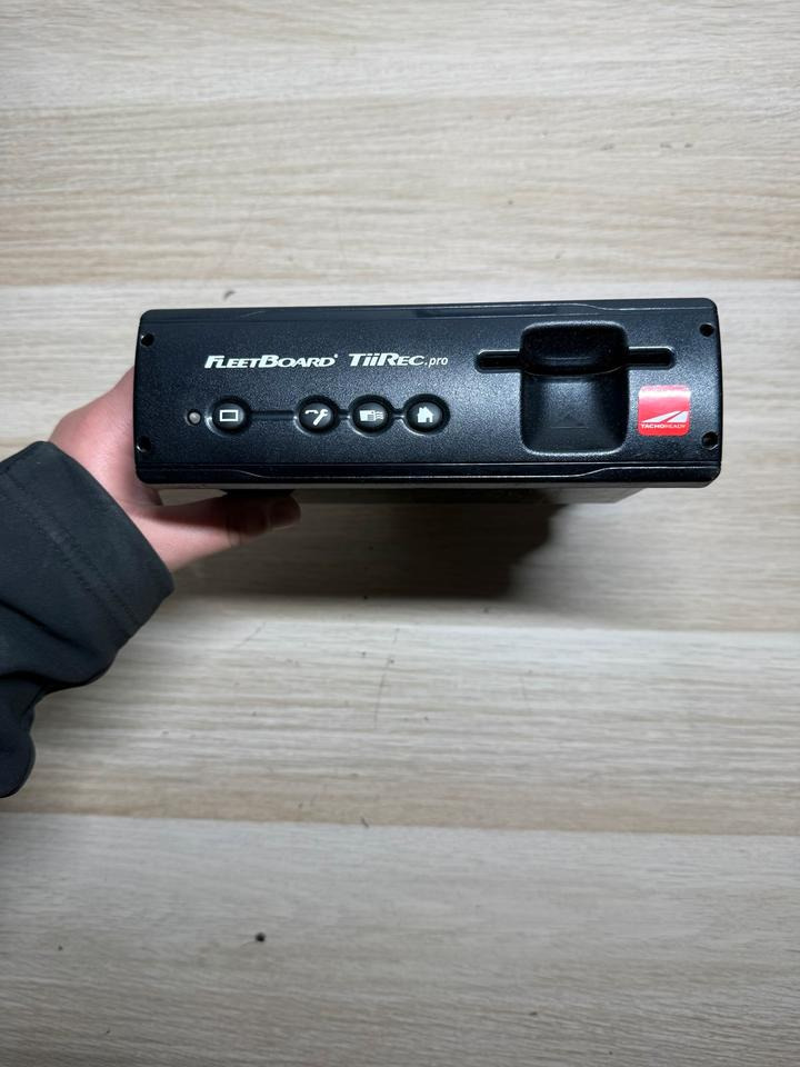 Mercedes Actros MP4 Tachograph Fleetboard A0004462260 - Тахограф за Камион: снимка 3 Mercedes Actros MP4 Tachograph Fleetboard A0004462260 - Тахограф за Камион: снимка 3