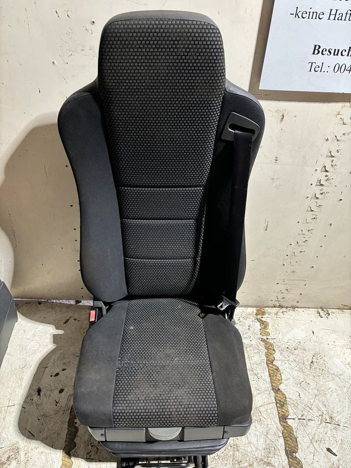 Mercedes Atego 3 Fahrersitz mit Luft - Седалка за Камион: снимка 2 Mercedes Atego 3 Fahrersitz mit Luft - Седалка за Камион: снимка 2