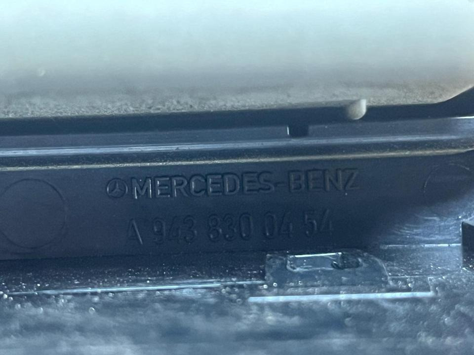 Mercedes Atego Luftdüse Vorne Mitte A9438300454 - Кабина и интериор за Камион: снимка 3 Mercedes Atego Luftdüse Vorne Mitte A9438300454 - Кабина и интериор за Камион: снимка 3