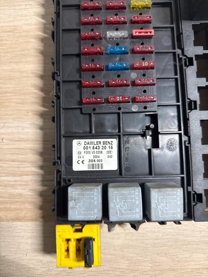 Mercedes Atego Sicherungskasten A0015432015 - Електрическа система за Камион: снимка 3 Mercedes Atego Sicherungskasten A0015432015 - Електрическа система за Камион: снимка 3