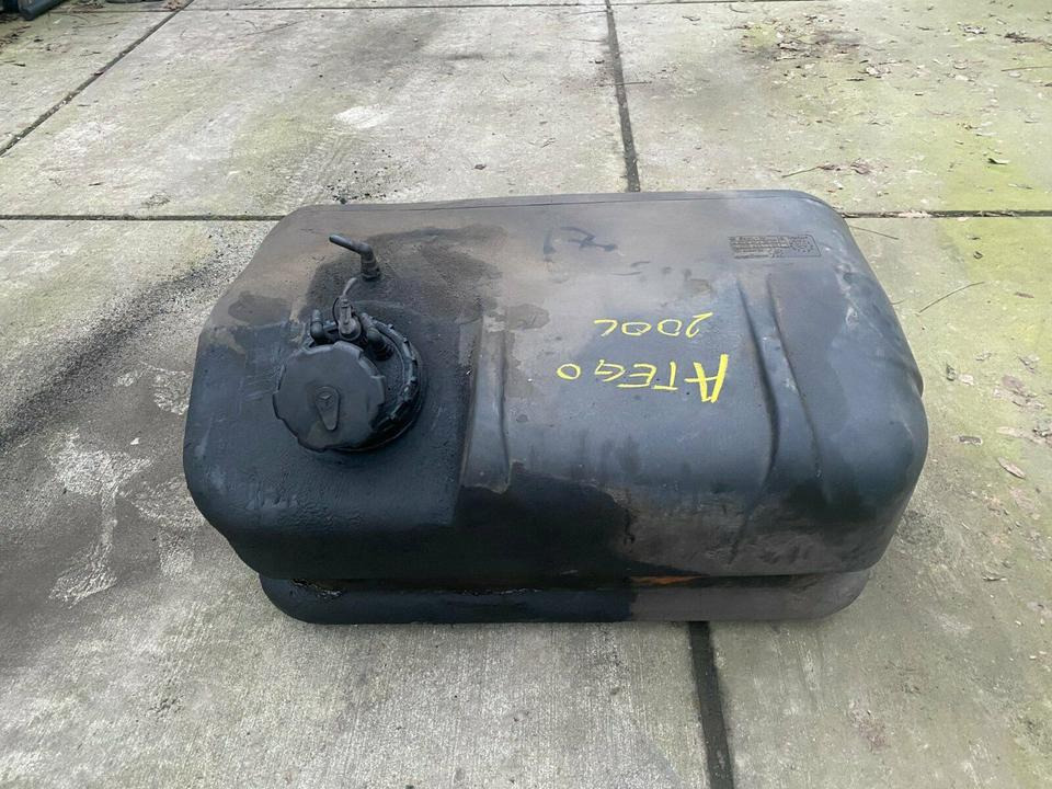 Mercedes Atego Tank Tankbehälter A 9704711501, A9704711201 - Резервоар за гориво за Камион: снимка 1 Mercedes Atego Tank Tankbehälter A 9704711501, A9704711201 - Резервоар за гориво за Камион: снимка 1