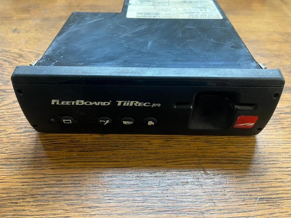 Mercedes-Benz Actros MP4 Tachograph FLEETBOARD A0004461060 - Тахограф за Камион: снимка 1 Mercedes-Benz Actros MP4 Tachograph FLEETBOARD A0004461060 - Тахограф за Камион: снимка 1