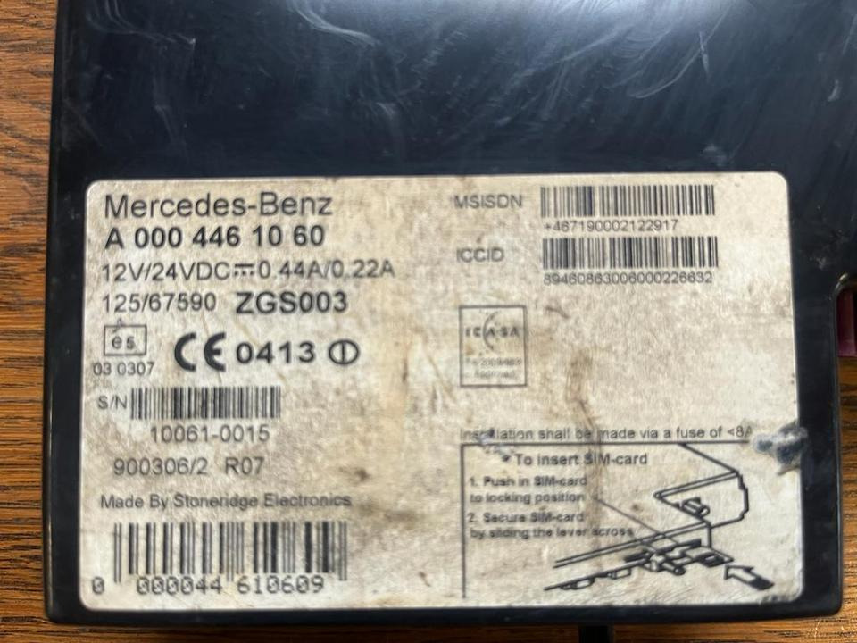Mercedes-Benz Actros MP4 Tachograph FLEETBOARD A0004461060 - Тахограф за Камион: снимка 2 Mercedes-Benz Actros MP4 Tachograph FLEETBOARD A0004461060 - Тахограф за Камион: снимка 2