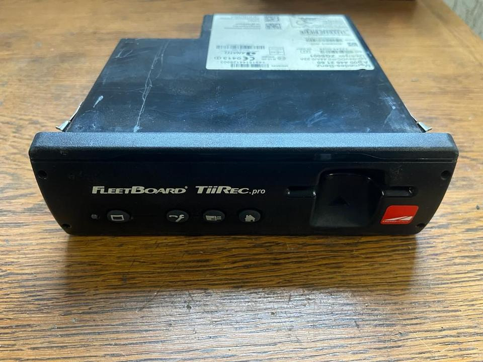 Mercedes-Benz Actros MP4 Tachograph FLEETBOARD A0004462160 - Тахограф за Камион: снимка 1 Mercedes-Benz Actros MP4 Tachograph FLEETBOARD A0004462160 - Тахограф за Камион: снимка 1