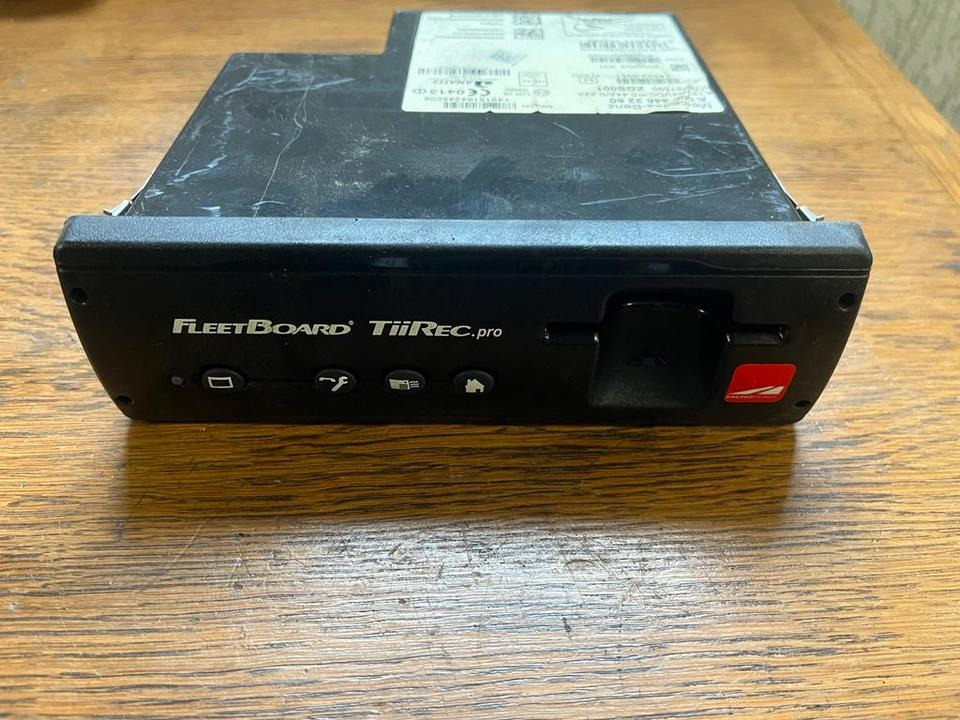 Mercedes-Benz Actros MP4 Tachograph FLEETBOARD A0004462260 - Тахограф за Камион: снимка 1 Mercedes-Benz Actros MP4 Tachograph FLEETBOARD A0004462260 - Тахограф за Камион: снимка 1