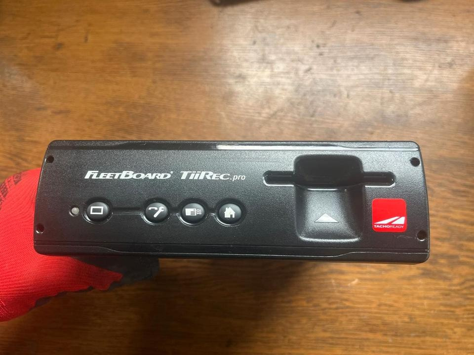 Mercedes-Benz Actros MP4 Tachograph FLEETBOARD A0004462360 - Тахограф за Камион: снимка 1 Mercedes-Benz Actros MP4 Tachograph FLEETBOARD A0004462360 - Тахограф за Камион: снимка 1