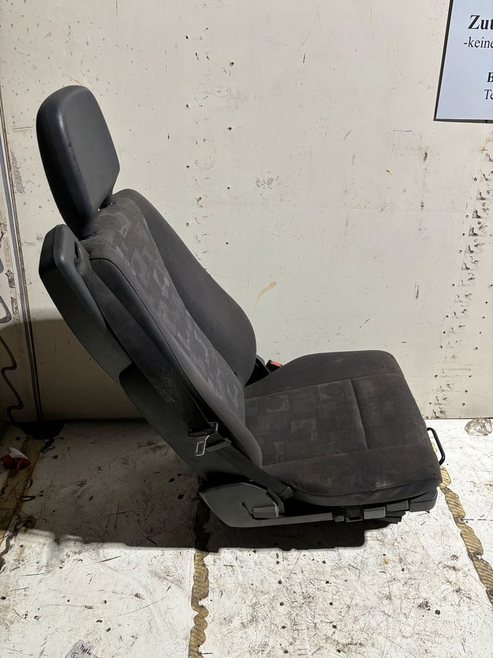 Mercedes-Benz Atego 2 Beifahrersitz mit Luft - Седалка за Камион: снимка 2 Mercedes-Benz Atego 2 Beifahrersitz mit Luft - Седалка за Камион: снимка 2