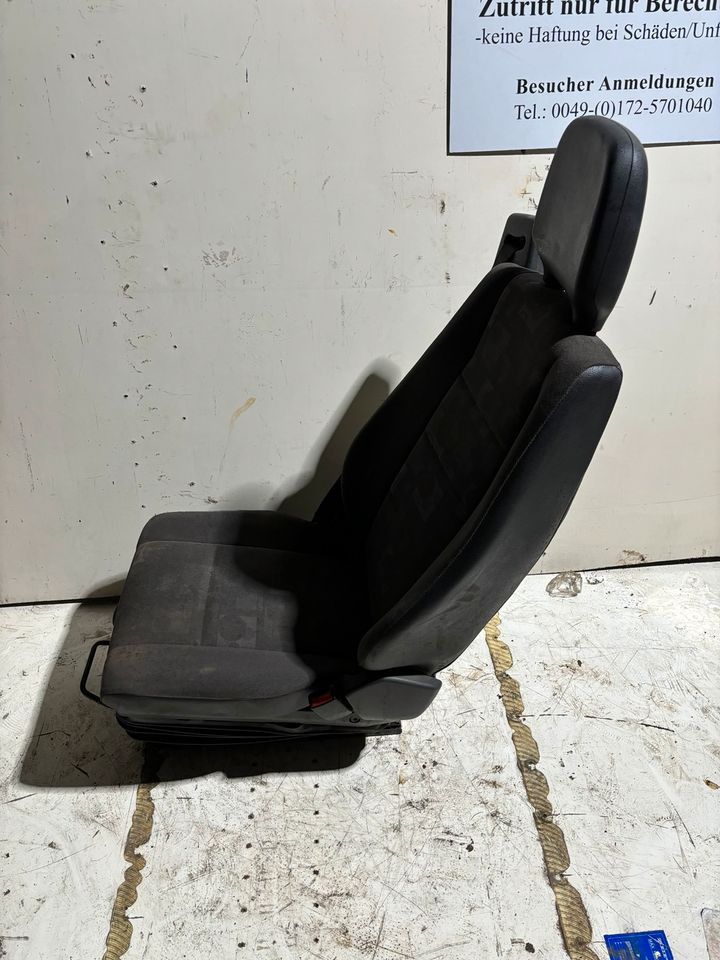 Mercedes-Benz Atego 2 Beifahrersitz mit Luft - Седалка за Камион: снимка 3 Mercedes-Benz Atego 2 Beifahrersitz mit Luft - Седалка за Камион: снимка 3