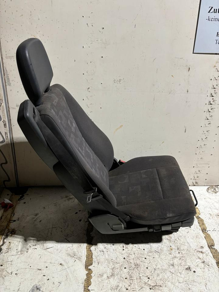 Mercedes-Benz Atego 2 Beifahrersitz mit Luft - Седалка за Камион: снимка 2 Mercedes-Benz Atego 2 Beifahrersitz mit Luft - Седалка за Камион: снимка 2