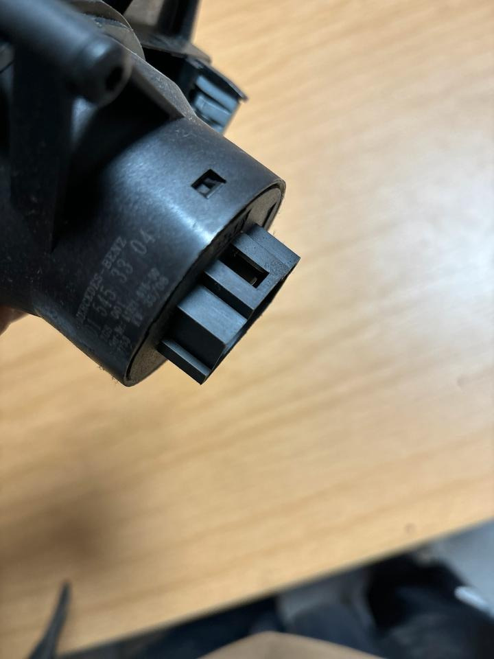 Mercedes-Benz Atego Lichtschalter A0015453304 - Електрическа система за Камион: снимка 3 Mercedes-Benz Atego Lichtschalter A0015453304 - Електрическа система за Камион: снимка 3