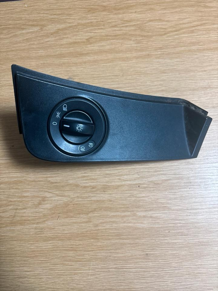 Mercedes-Benz Atego Lichtschalter A0015453404 - Кабина и интериор за Камион: снимка 1 Mercedes-Benz Atego Lichtschalter A0015453404 - Кабина и интериор за Камион: снимка 1