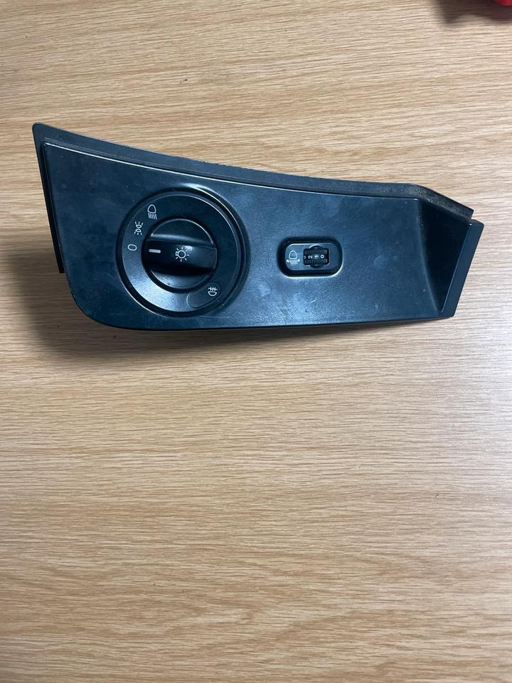 Mercedes-Benz Atego Lichtschalter A9406800439 - Електрическа система за Камион: снимка 1 Mercedes-Benz Atego Lichtschalter A9406800439 - Електрическа система за Камион: снимка 1