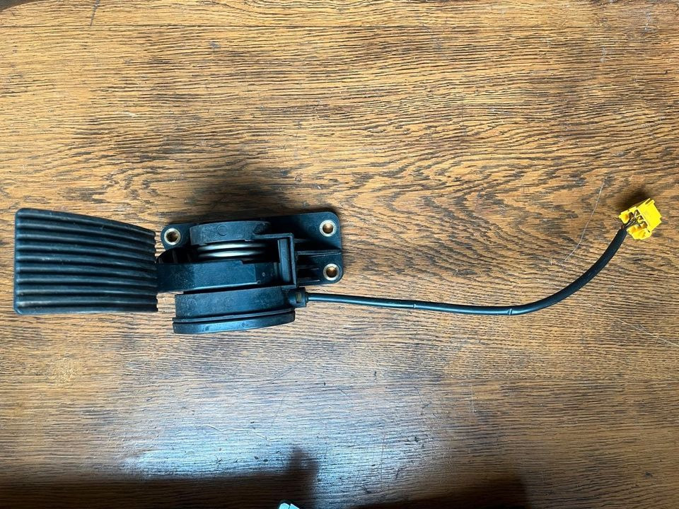 Mercedes Gaspedal A9703000004 - Педал за Камион: снимка 1 Mercedes Gaspedal A9703000004 - Педал за Камион: снимка 1