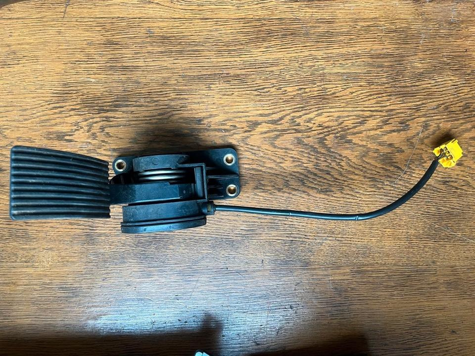 Mercedes Gaspedal A9703000004 - Педал за Камион: снимка 1 Mercedes Gaspedal A9703000004 - Педал за Камион: снимка 1
